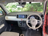 ご覧のように、視界が広く運転しやすいように設計されています。また、フルオートエアコンで快適です。