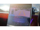 【360度カメラシステム】リバースと連動し、車両後方の映像をディスプレィに表示歪みの少ないカメラにより鮮明な画像で後退の運転操作をサポートします。