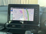 日産純正9インチメモリーナビ(MM222D-L)装備。スマートフォンによる部分地図更新、Bluetooth接続での音楽視聴、快適な画面操作と高音質なオーディオ再生。
