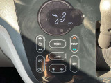 タッチパネルのオートエアコンを装備しています、自動で車内の温度調節してくれる便利な装備です。