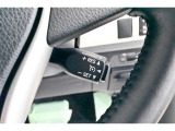 アクセルから足を離しても設定速度で走り続けてくれます。高速道路での長距離移動が楽になりますよ♪