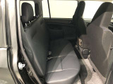 【後部座席】も当然、綺麗・清潔に仕上げております。内装の綺麗なお車は気持ちが良いですし、コンディションのいい車が多いです。これもオススメの1台です。