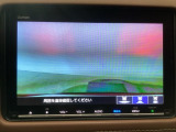 【バックカメラ】運転が苦手な方も車庫入れラクラクです!ギアをリバースに入れれば自動的に切り換わりますので、面倒な操作は不要です♪狭い駐車場もお車を傷つけず安心ですね!