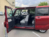 お支払総額は千葉県内での登録、車庫証明お届出代行を含んでおります。希望ナンバーやオプション、及びETCのセットアップは含んでおりません。