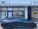 【BMWの伝統-3】BMWのお車は、&ldquo;駆け抜ける歓び&rdquo;を体現しております。走行の安定性とコーナリングの良さを追求し、思い通りにハンドルの操作可能です。