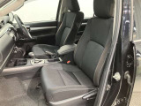 高いホールド性で運転姿勢が安定します。長距離ドライブでも疲れにくいのが魅力です。快適なドライビングライフをお送りください♪