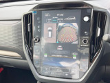 【デジタルマルチビューモニター】車のフロントやサイドのカメラ画像を同時にモニター表示することで、悪路や狭い道を走行時でも周囲の状況確認ができ安心!本格SUVにうれしい装備です♪