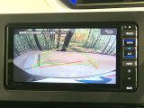 【バックカメラ】駐車時に後方がリアルタイム映像で確認できます。大型商業施設や立体駐車場での駐車時や、夜間のバック時に大活躍!運転スキルに関わらず、今や必須となった装備のひとつです!