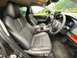運転席シート廻りは使用感も少なく、良好な状態となっています。丁寧に使われていたことがよくわかりますね。