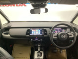 広びろとした視界が運転にゆとりを広げます。