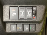 両側電動スライドドアは運転席から操作ができるよう、操作スイッチが付いています。Hondaセンシング用のVSA(ABS+TCS+横滑り抑制)解除と路外逸脱抑制機能のオンオフスイッチなどがあります。