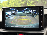 【バックカメラ】駐車時に後方がリアルタイム映像で確認できます。大型商業施設や立体駐車場での駐車時や、夜間のバック時に大活躍!運転スキルに関わらず、今や必須となった装備のひとつです!