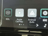 スマホとクルマをつなぐことで、これまでのナビに加えて、いろんなサービスが楽しめます。