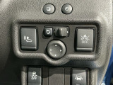 狭い駐車場で便利な電動格納ドアミラーが付いています。