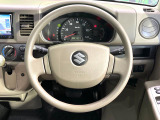 インテリアに合わせたデザインのステアリングは、運転される方のことも考え、運転しやすい形状、大きさです。是非一度、実際に触ってお確かめください。