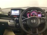 運転席周辺のスマートなレイアウトが、操作のしやすさを実現。快適なドライブをサポートします。