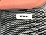 【BOSEサウンドシステム】メーカーオプションの高品位サウンドシステムを搭載。専用のチューニングが施された大小様々なスピーカーから良質なサウンドが奏でられ、臨場感あふれる音響空間を演出します。