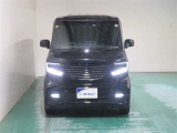 明度の高いLEDヘッドライトで、夜間の運転も安心です。