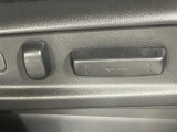 【パワーシート(電動シート)】シートを電動で、前後にスライドまたは上下の高さなどを調整することができます!細かい操作もスイッチ一つでできるので、とても便利です!