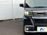 【LEDヘッドライト】悪天候や夜間走行時も良好な視界を確保し安心して運転できる高輝度LEDヘッドライトを装備!点灯速度が早く、消費電力も抑えられています。