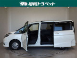 両側パワースライドドア付きだから、狭い駐車スペースなどでの 乗り降りラクラク!小さなお子さまのいるご家庭には嬉しい装備。