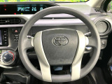 インテリアに合わせたデザインのステアリングは、運転される方のことも考え、運転しやすい形状、大きさです。是非一度、実際に触ってお確かめください。