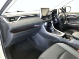 すっきりとしたデザインの内装は、さすがトヨタ車の上品さを感じます。