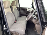乗降がしやすい運転席。高さが調節できて小柄な方でも運転しやすいポジションをとることができます。