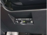 窓を開けずに料金所を通過できる今やもう必需品のETC!インパネにスッキリ装着したビルトインタイプです♪ETCカードの入れ忘れ・抜き忘れを音声やアラームで教えてくれるので、入れ忘れ・抜き忘れを防げます♪