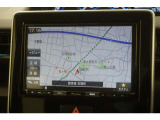 スズキ純正8インチナビ(AVIC-RLS901)が装備されているので、普段の使い勝手もロングドライブも快適です。