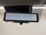 【デジタルインナーミラー】通常ミラーではなくカメラ映像で広報確認ができるデジタルインナーミラーを搭載!荷物があって後方確認ができないときや雨天時などにとても便利です☆