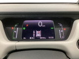 メータは先進的なデジタルメーターを採用!ゆっくりと数字が動くのでとても見やすく表示されます!平均燃費なども表示、エコな運転の手助けをしてくれます!