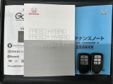 スマートキーは鍵をバッグに入れたままでもドアロックの開閉やエンジンのON・OFFができます。夜間や雨の日も鍵を探さなくて良いので便利です。