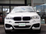 BMW在庫保有台数常時100台以上!ご来店の際はBMW本店(厚木市下荻野140-1)にご来店ください!弊社自慢の全天候型ショールーム!BMW在庫保有台数常時100台以上ございます!