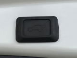 【パワーバックドア】スマートキーや運転席のボタンを押すだけでリアゲートが自動で開閉します!荷物を持っている時や、高い位置にあるバックドアを閉める際に便利な機能です♪