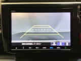 バックでの車庫入れも安心です! リアカメラが付いているバックモニター付のナビを装備しております。操作線もついており距離感も画面から確認できます。