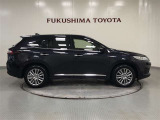 【まるごとクリーニング】シートを取り外し、車内を徹底洗浄。隅々まで丁寧に仕上げています。
