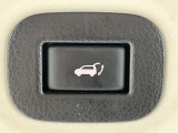 【パワーバックドア】スマートキーや運転席のボタンを押すだけでリアゲートが自動で開閉します!荷物を持っている時や、高い位置にあるバックドアを閉める際に便利な機能です♪