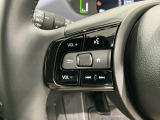 ステアリングにオーディオ操作スイッチが付いています。オーディオ画面に直接タッチしなくても操作が出来ますので、運転に集中できます。