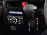 車内を快適に、オートエアコンを装備しています。