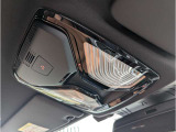 SOSコール装備です。緊急時は遠慮なく押してください。BMWメーカーエマージェンシーに直結致します。