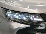 LEDヘッドライトです。デザイン性がよくとても明るいので、夜間の走行や悪天候でも安心です。しかも長寿命!