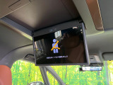 【13.1型フリップダウンモニター】大画面モニターで後席でもエンタメをお楽しみいただけます。家族や友人とお出かけする機会が多い方に大人気です♪
