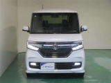 明度の高いLEDヘッドライトで、夜間の運転も安心です。