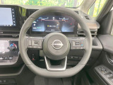 インテリアに合わせたデザインのステアリングは、運転される方のことも考え、運転しやすい形状、大きさです。是非一度、実際に触ってお確かめください。