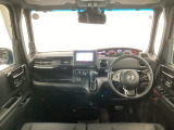 【前方視界】開放的な前方視界!運転がしやすく疲れにくいです♪窓が大きく、見通しがとっても良いおクルマですよ♪