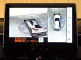サイドビューで右左折時に運転席からは見えないところも映し出してくれるので安心♪※あくまでも補助的な装置なので目視確認もお忘れなく!