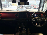 ステアリングを握ればJeepワールドが広がります。
