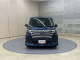 お車購入のポイントとなるフロントマスクです!シャープな目つきが印象的なデザインのヘッドランプです。