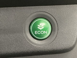 ★ECONスイッチ★ エコドライブを加速しよう!スイッチをONにすると、運転の仕方によるロスを抑え込み燃費をよくするようクルマが頑張ります(*^ー^*)燃費向上にチャレンジ♪